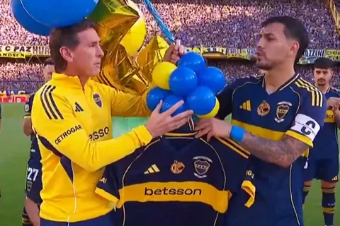 La bandera de Juan Román Riquelme para Russo en su palco en La Bombonera