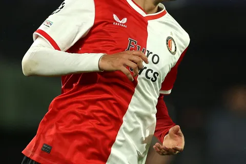 Santiago Giménez juega en Holanda y admitió que se muere por jugar en Boca