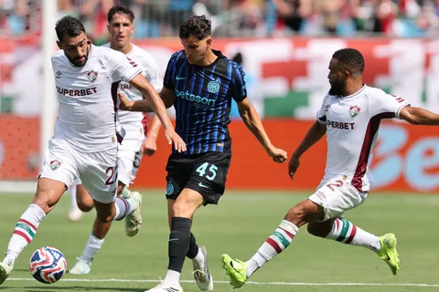 Fluminense eliminó a Inter y los hinchas de Boca se burlaron de River: "Cómo protegen a Gallardo"