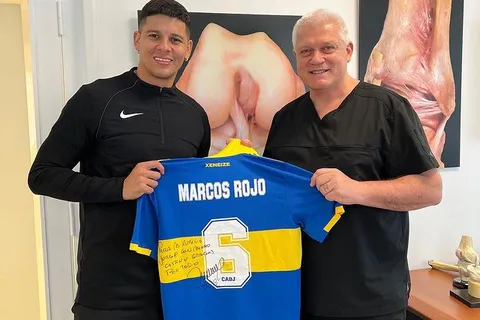Marcos Rojo junto a Batista, médico de Boca