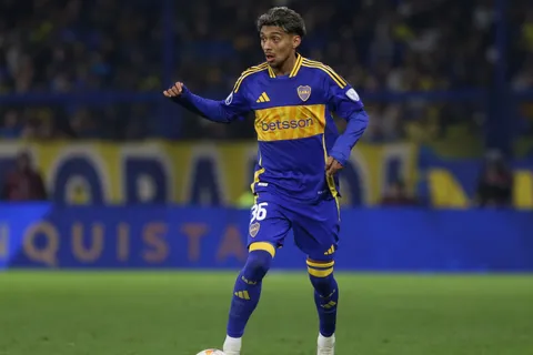 ¿Cristian Medina se va de Boca? En el medio de las dudas sobre su futuro, un gigante europeo lo sigue de cerca