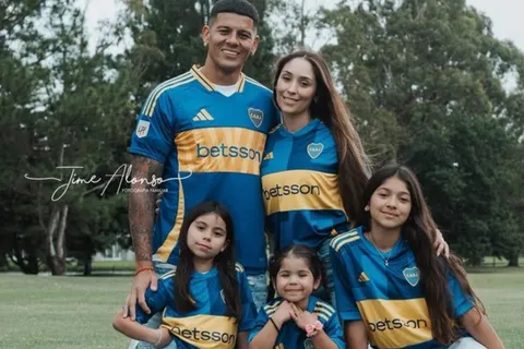 Por qué Marcos Rojo armó una sesión de fotos familiares con la camiseta de Boca