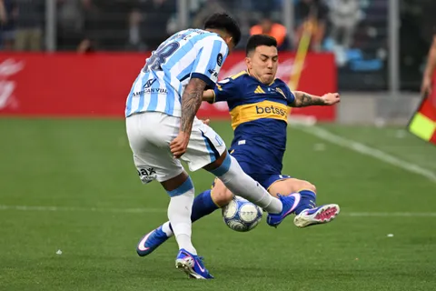 Boca y Racing juegan en Arroyito.