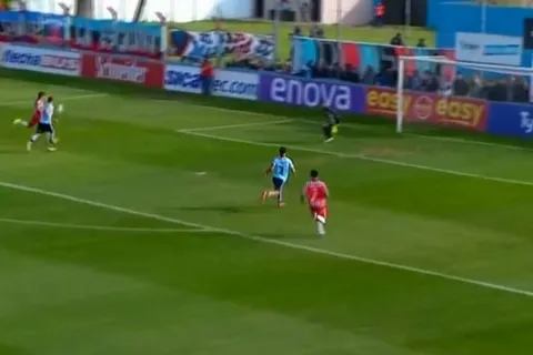 VIDEO | Otro golazo: el delantero que Boca cedió a préstamo y la rompe en el ascenso