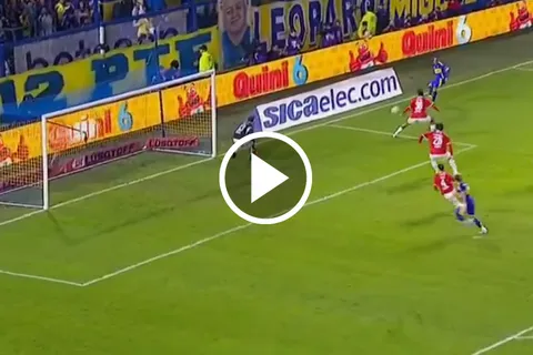 Lo tuvo Boca: el increíble gol que se perdió Carlos Palacios ante Independiente