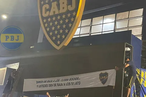 VIDEO: pasacalles y cantito contra Macri de los hinchas de Boca que fueron a La Bombonera