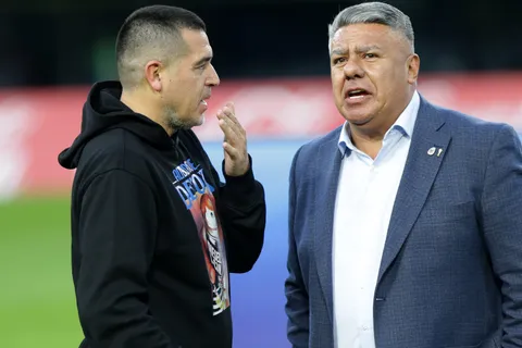 El detalle de Riquelme que nadie notó en la foto de la nueva AFA del Chiqui Tapia