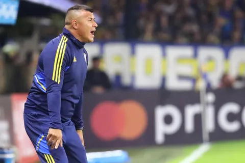 Sin Advíncula ni Weigandt, Almirón prepara la opción menos pensada para el lateral derecho