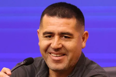 No solo Dybala y Villa: Riquelme también quiere cerrar en junio a Nahitan Nández