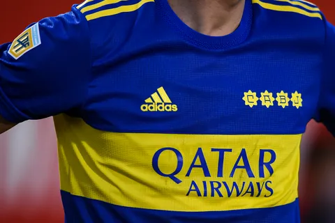 Hay fotos: se filtró cómo será el modelo de la nueva camiseta "retro" de Boca