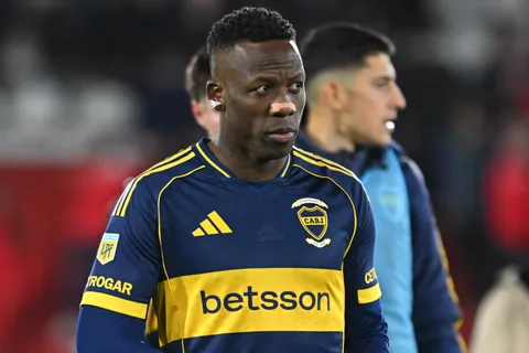 La pésima noticia que recibió Luis Advíncula a raíz de su mal momento en Boca
