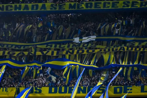 El nuevo cantito de la hinchada de Boca, con música de Los Palmeras: "Quemaste el gallinero"