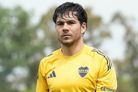 Úbeda puso a Lucas Blondel en una rara posición en la práctica de fútbol de Boca