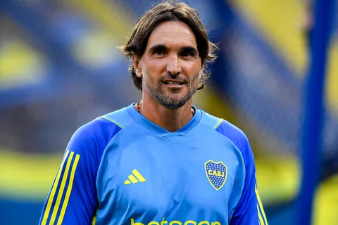 Diego Martínez probó duplas de ataque separando a Edinson Cavani y Miguel Merentiel en Boca