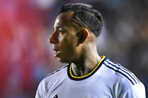 Confirmado: Villa firmó con un nuevo club y se enfrenta a un problema legal con Boca
