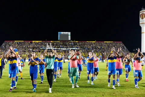 Insólito: el plantel de Boca se tuvo que bañar con agua mineral y ya se sabe el motivo