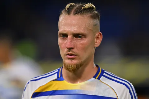 Santiago Ascacibar charló cara a cara con el plantel de Boca tras su expulsión en Ecuador