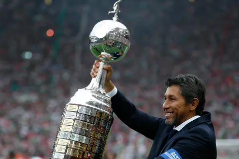 Hay 3 opciones: CONMEBOL hará un cambio en el trofeo de la Copa Libertadores