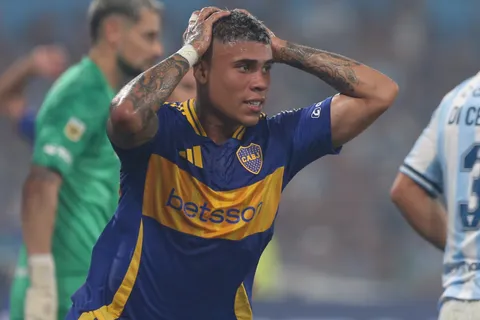 Ayrton Costa se pierde el partido de Boca y ya se sabe quién lo reemplaza