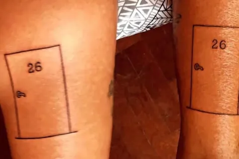 Hay una explicación: por qué un jugador de Boca tiene tatuada una puerta en la pierna