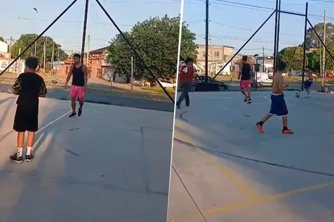 Viral: un jugador de Boca sorprendió jugando un picado con niños en su barrio