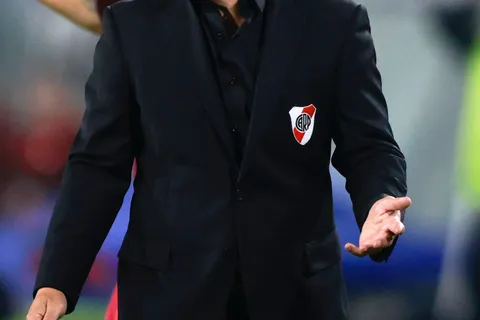 Un ex DT de River descartó ser el reemplazante de Gago en Chivas: "No hablé con nadie"