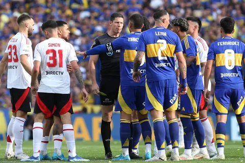 Ya se sabe: los tres árbitros candidatos a dirigir el Boca vs. River del Torneo Apertura 2025
