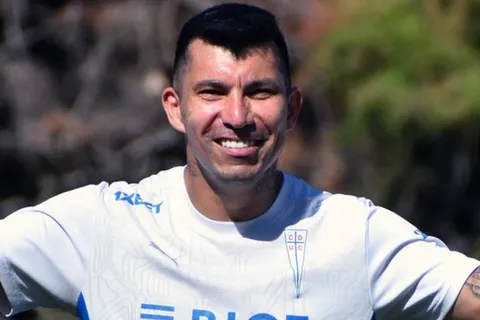 Con qué jugador de Boca cambió camisetas Gary Medel tras el partido ante Universidad Católica