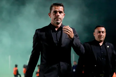 ¿Volantazo de Gago? Carlos Palacios podría cambiar de rol ante River