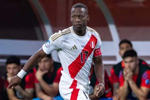 El DT de Perú reveló cómo está realmente Luis Advíncula