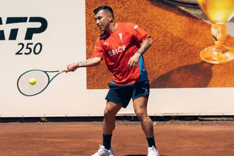 Gary Medel probó en el tenis y habló del presente de Boca: "Los jugadores sienten la presión"