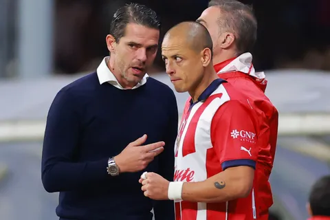 Chicharito Hernández apuntó contra Fernando Gago: "Fue poco ético"
