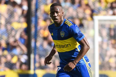 Luis Advíncula contó en qué equipo le gustaría retirarse del fútbol