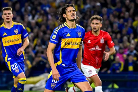 Marcos Rojo se acercó a Cavani justo antes de que erre el penal contra Estudiantes: "¿Estás seguro?"