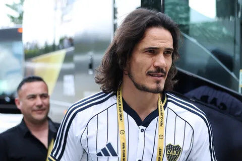 ¿Cavani juega contra Argentinos? La novedad de la práctica de Boca que puede cambiar los planes de Russo