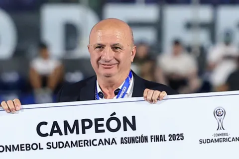 Las "sospechas" del presidente de Lanús que generaron polémica: "No quiero jugar contra Boca"