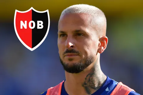 Darío Benedetto tuvo un debut fallido en Newell’s: se lesionó a la media hora