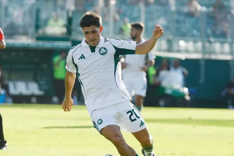 Vicente Taborda se acomodó en Grecia: de afuera del área, convirtió su primer gol en Panathinaikos