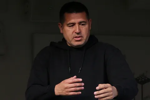 ¿Con quién viaja Riquelme al sorteo de la Copa Libertadores 2023?