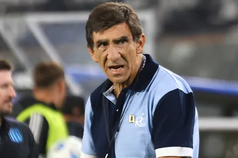 Atento, Boca: Gustavo Costas, preocupado por la lesión de una de las figuras de Racing