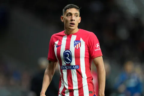 El gran gesto de Nahuel Molina con los juveniles de Boca 