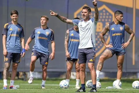 Fernando Gago toma nota: el doble 9 es el planteo que más puntos le dio a su Boca