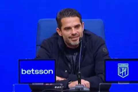 El inesperado comentario de una periodista que descolocó a Gago en conferencia: "Otros no lo hacen"