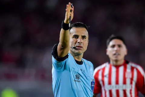 Quién es el árbitro de Boca vs. San Pablo: un insólito antecedente