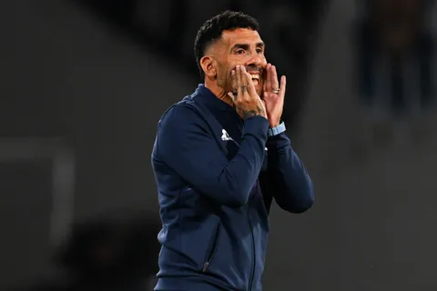 Carlos Tevez regresa a La Bombonera: el único antecedente enfrentando a Boca como DT
