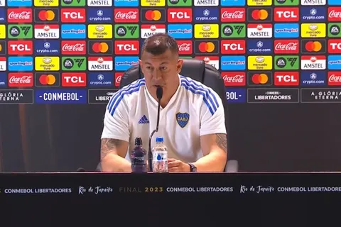 La respuesta de Almirón cuando le preguntaron por su continuidad en Boca