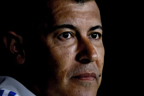 "Con Almirón no juega más": el futbolista que quedó atrás en la consideración del DT de Boca