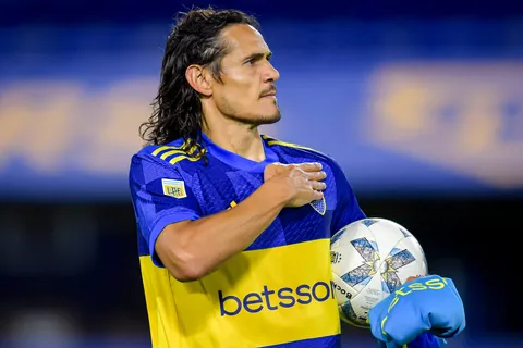 Cavani habló tras el triplete y contó a quién le regalará la pelota del partido ante Belgrano