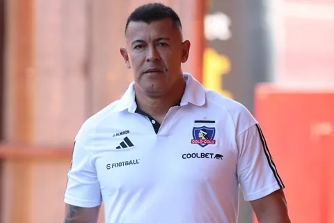 Jorge Almirón destacó a Edinson Cavani: "Gracias a él, llegamos a la final"