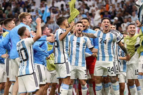 Thiago Almada eligió a La Bombonera como la cancha más imponente: "Se venía abajo"